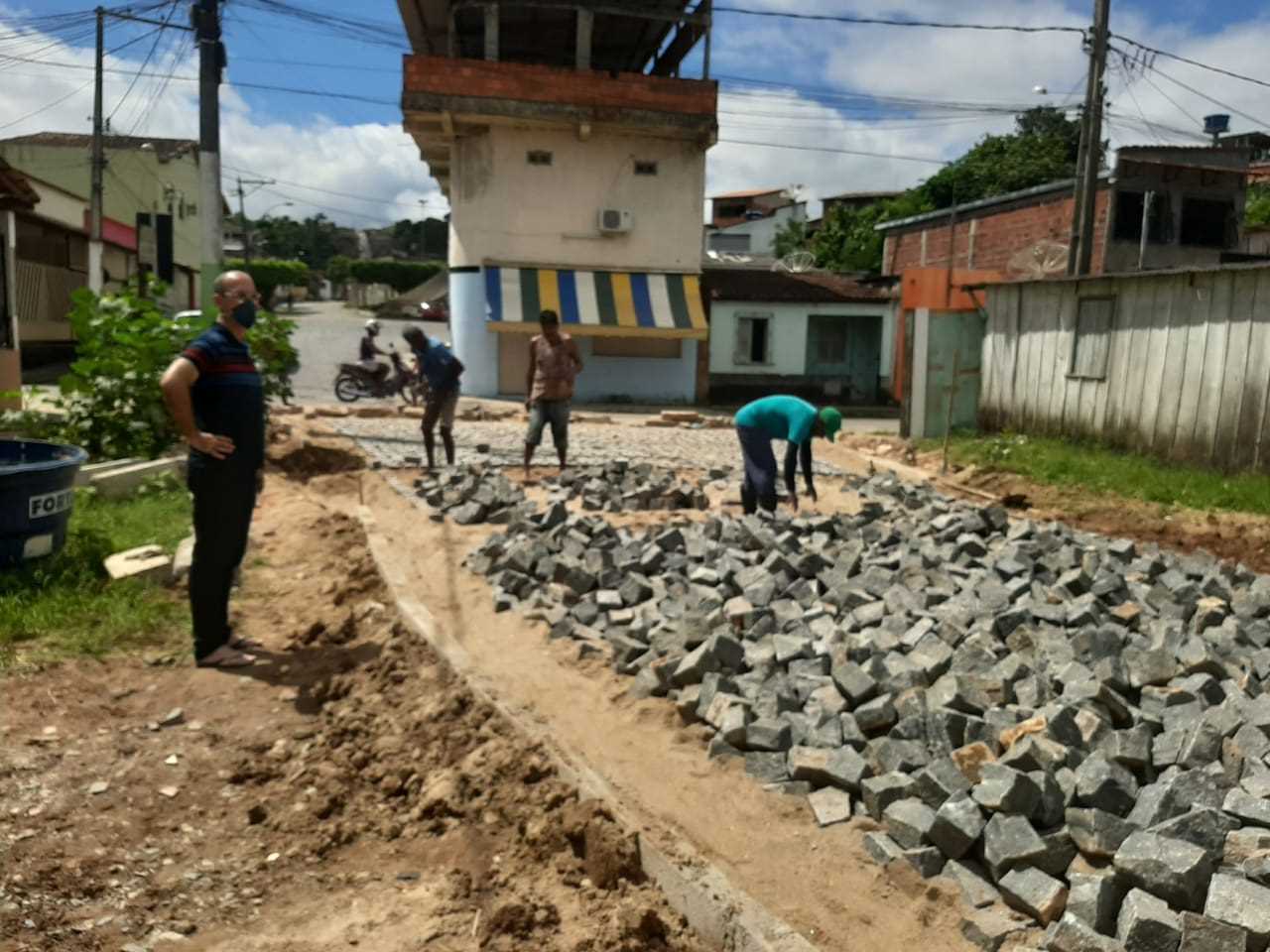Camacã: Mais Ruas são calçadas em Camacã e distritos